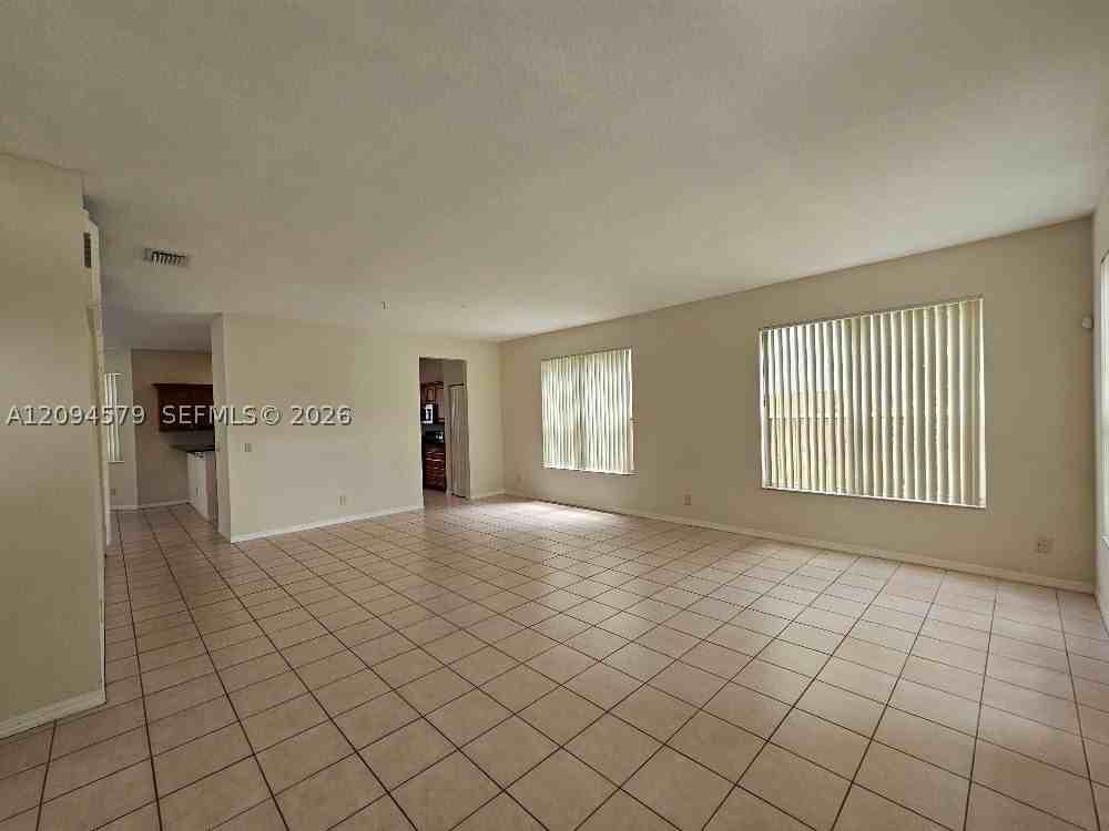 7558 Prescott Ln - Photo 3 of 27