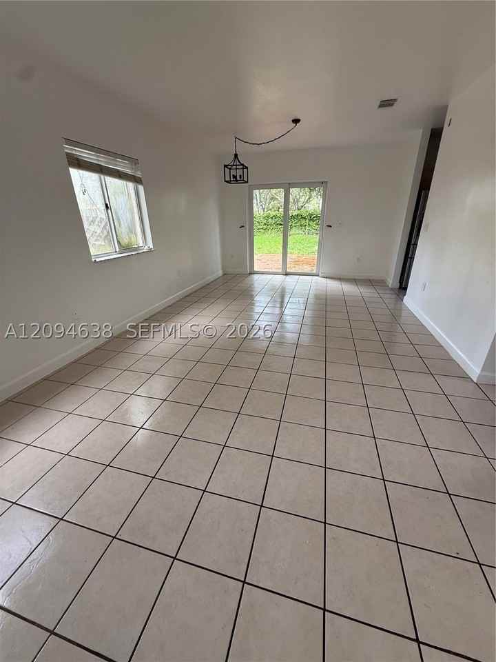 2537 Ne 41st Ter #2537 - Photo 2 of 7