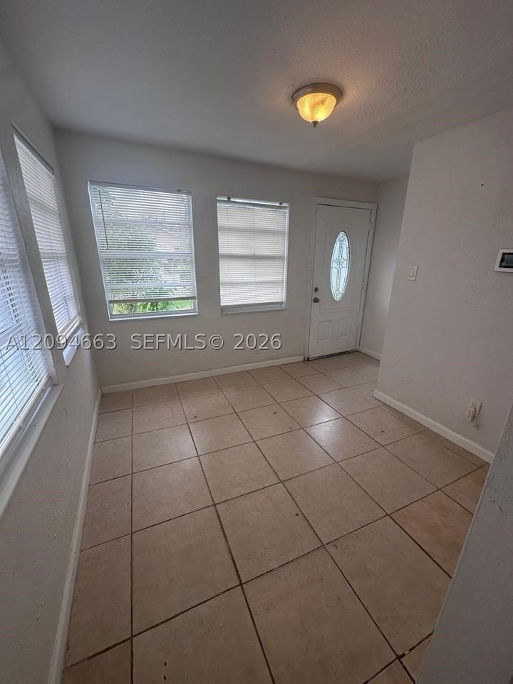 2837 Nw 9th Ct #1 - Photo 4 of 21