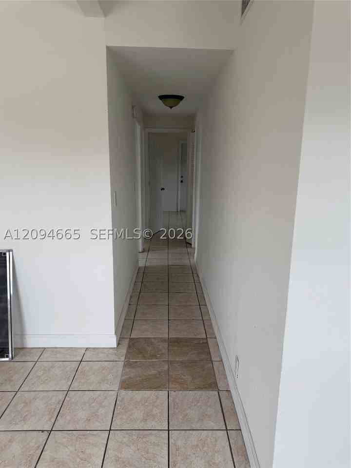 520 W 22nd St - Photo 7 of 12