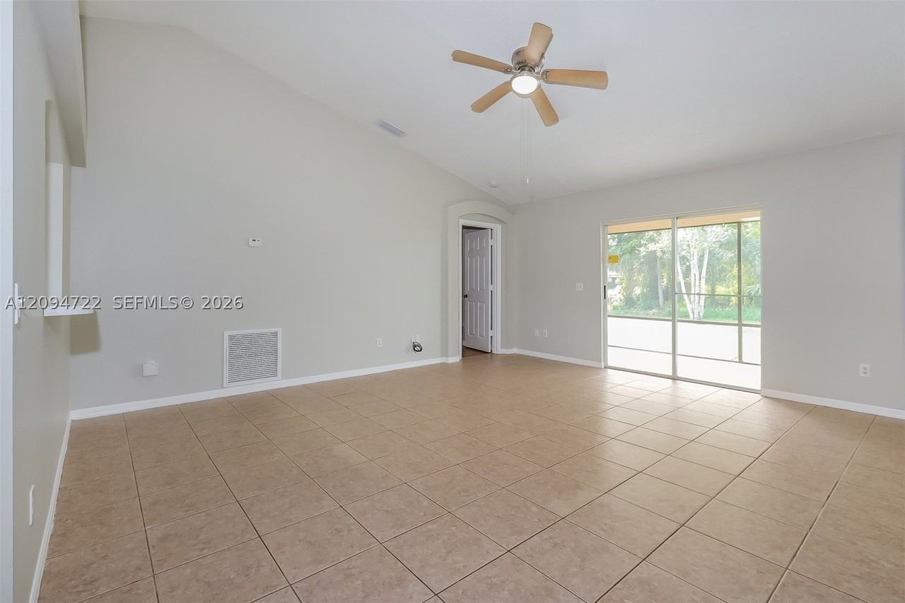 506 Nw Ferris Dr - Photo 4 of 15