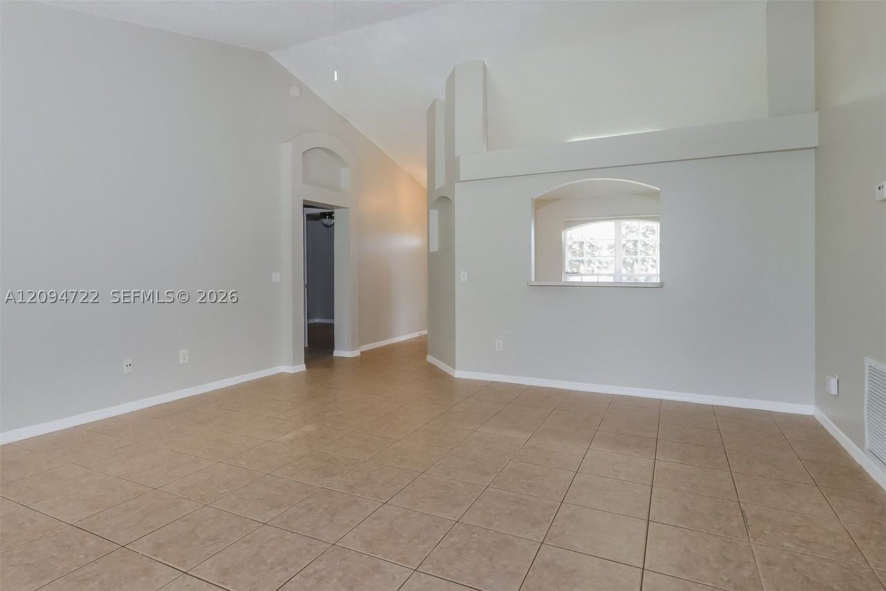 506 Nw Ferris Dr - Photo 5 of 15