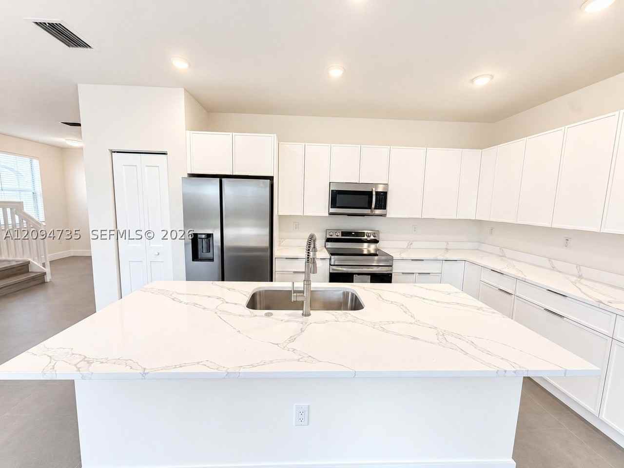 2518 Se 26th Ter #0 - Photo 5 of 23