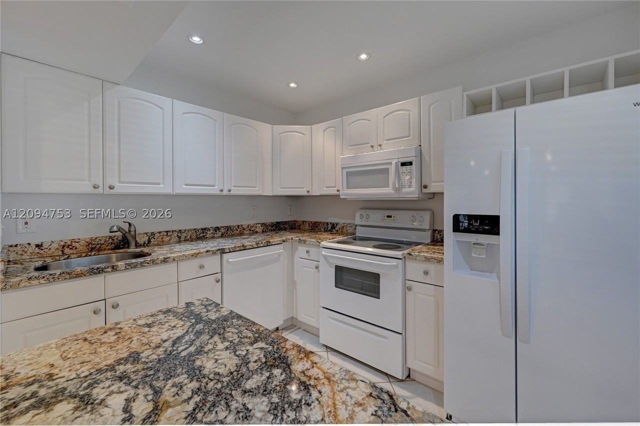 9858 Nw 3rd St #9858 - Photo 6 of 27