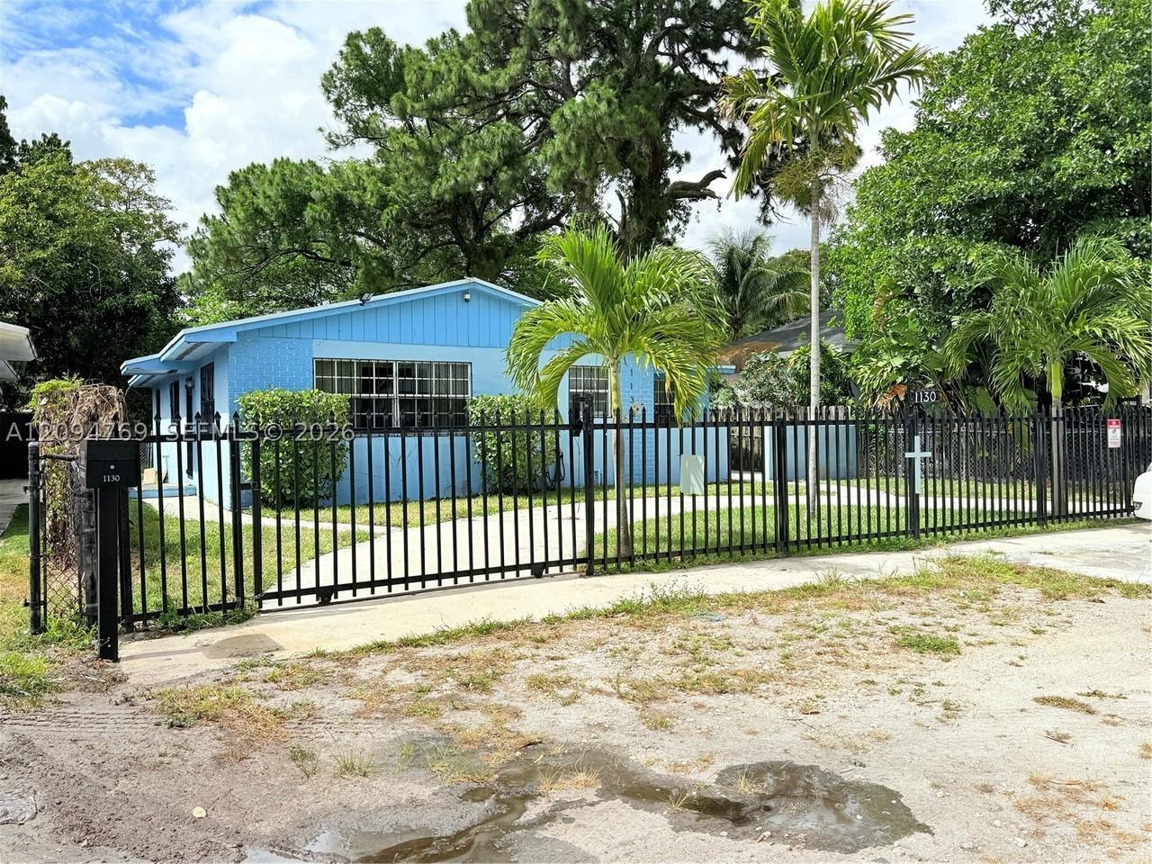 1130 Kasim St - Photo 2 of 29