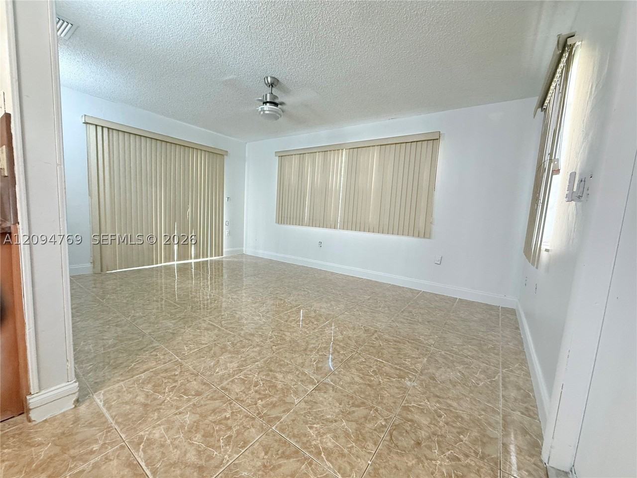 1130 Kasim St - Photo 5 of 29