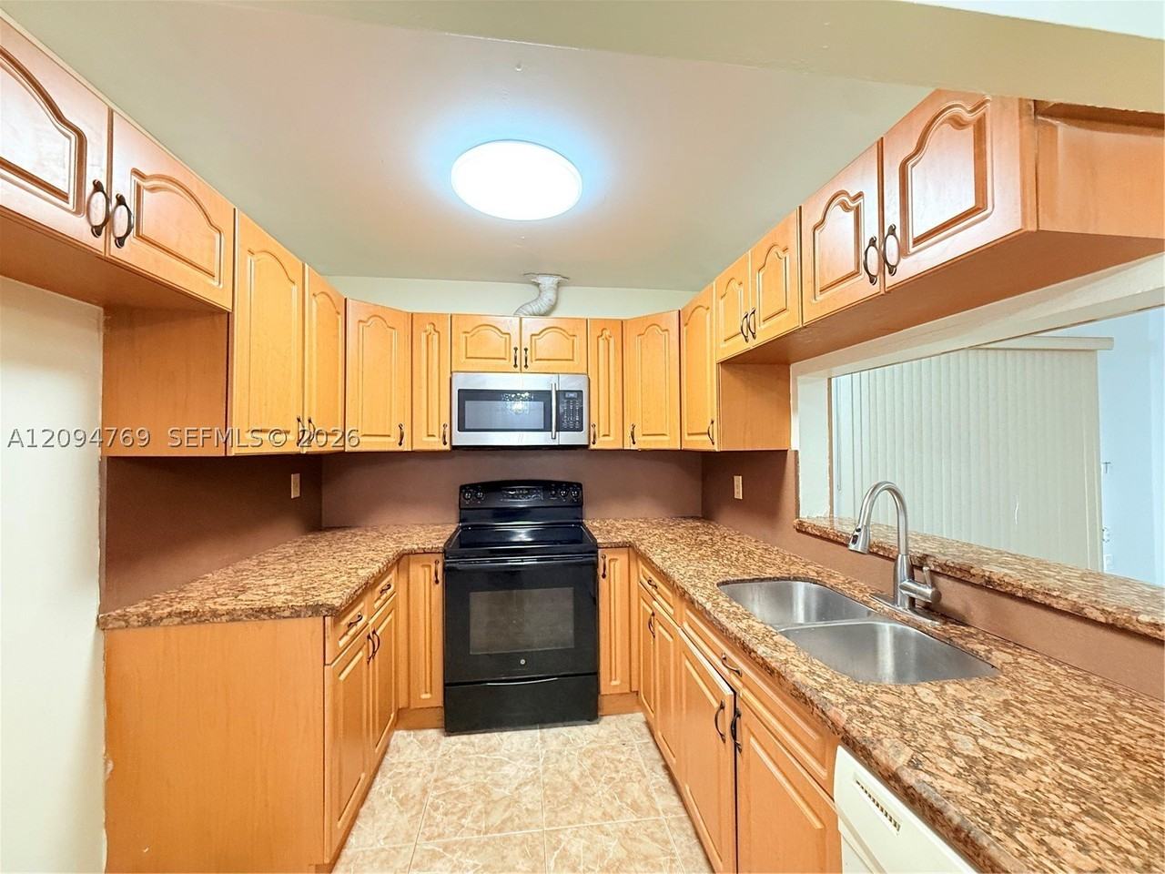 1130 Kasim St - Photo 6 of 29