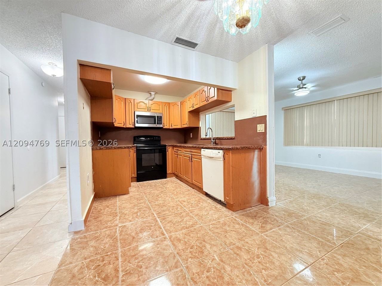 1130 Kasim St - Photo 7 of 29
