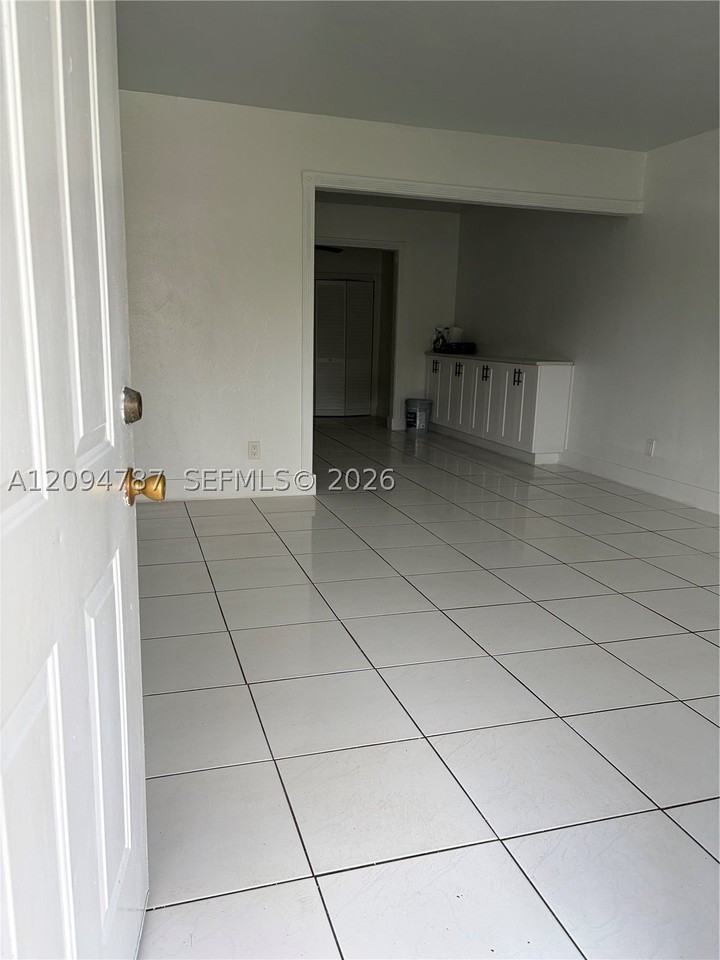 1172 Nw 100th Ter #1172 - Photo 2 of 12