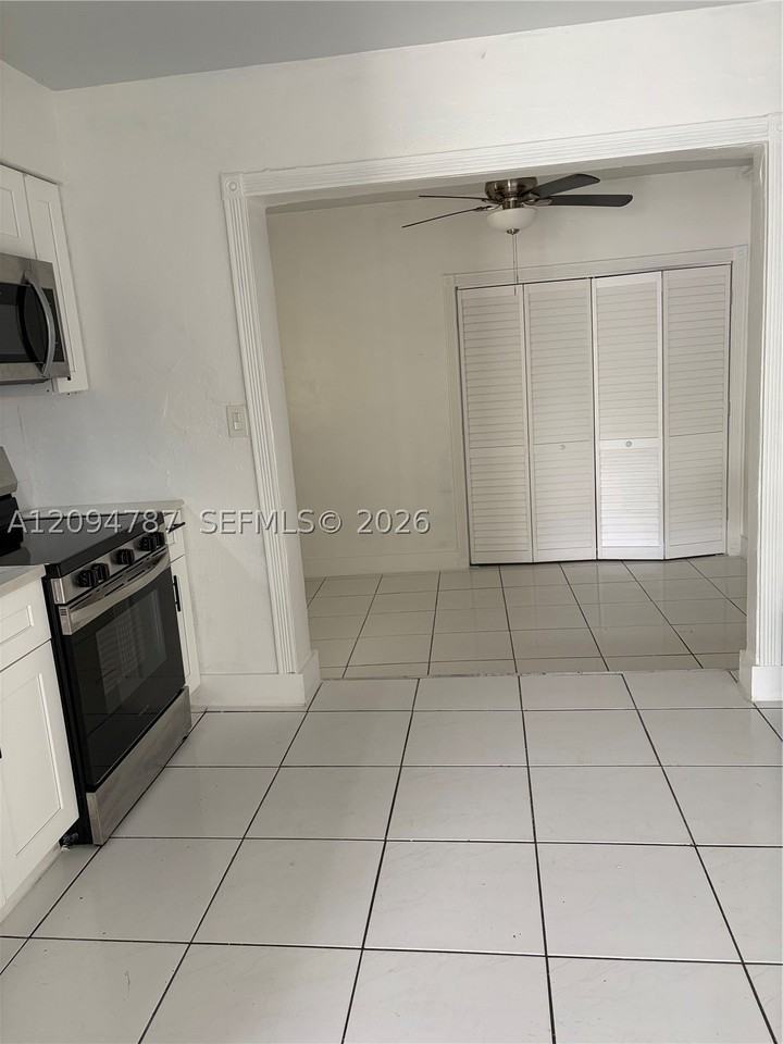 1172 Nw 100th Ter #1172 - Photo 4 of 12