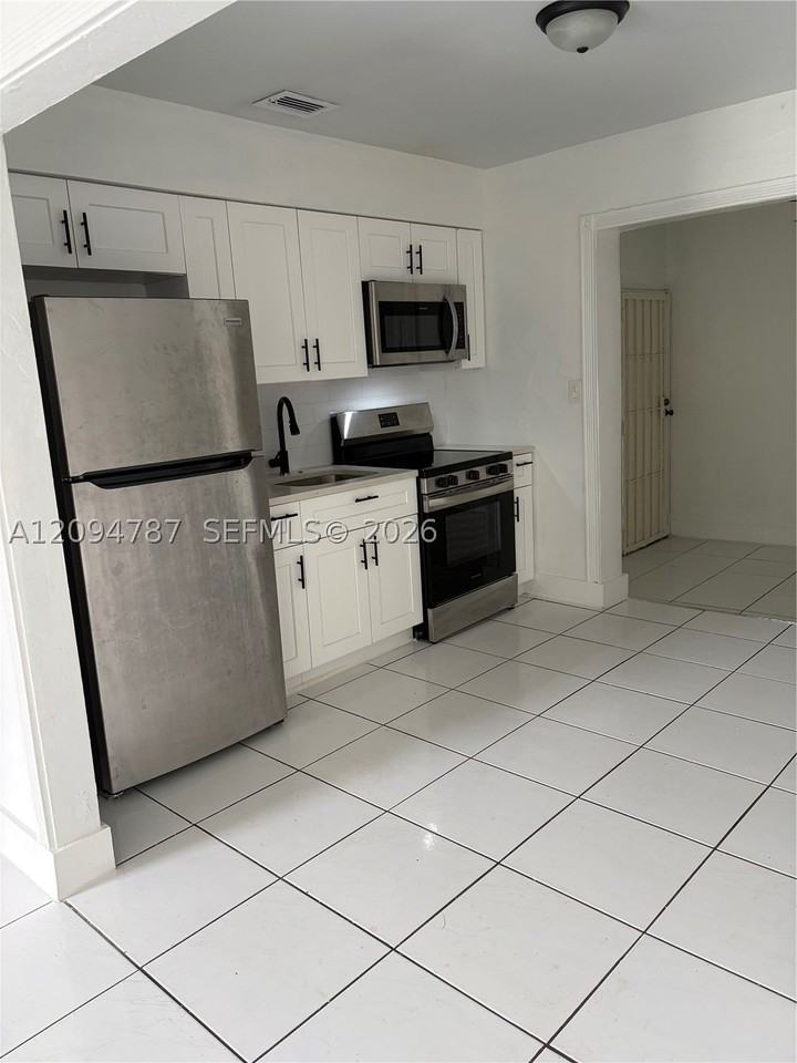 1172 Nw 100th Ter #1172 - Photo 5 of 12
