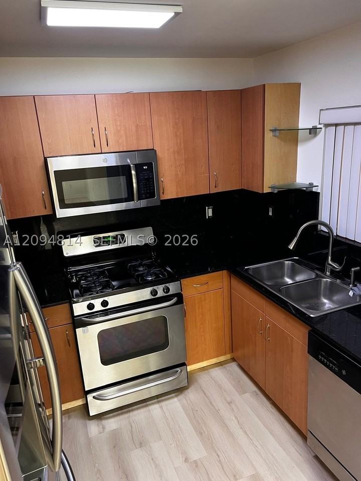 16851 Ne 35th Ave #32 - Photo 7 of 21