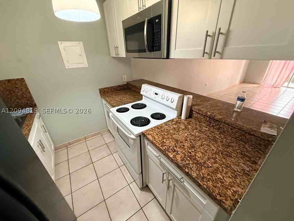 1285 W 26th Pl #205 - Photo 3 of 10