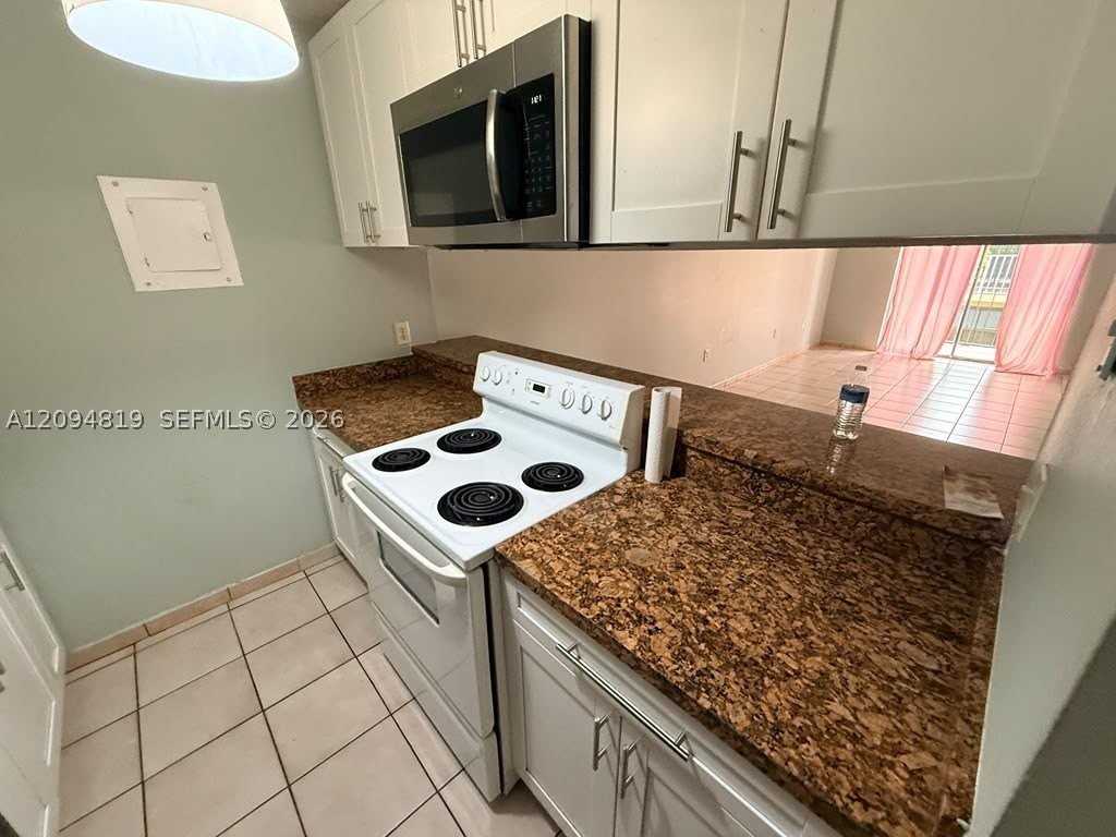 1285 W 26th Pl #205 - Photo 4 of 10