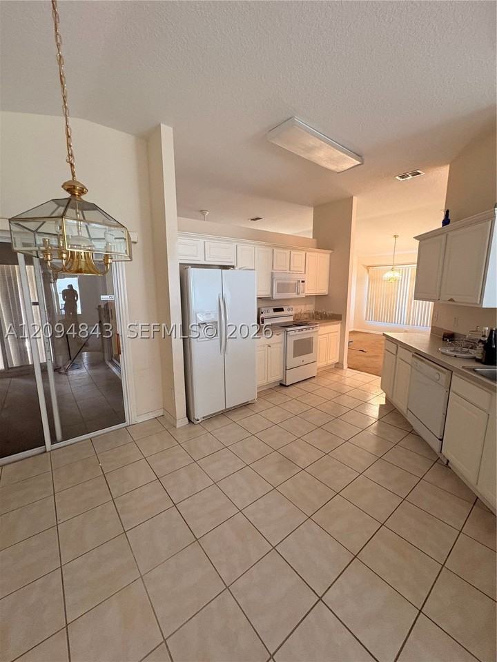 608 Gentle Breeze Dr - Photo 6 of 9