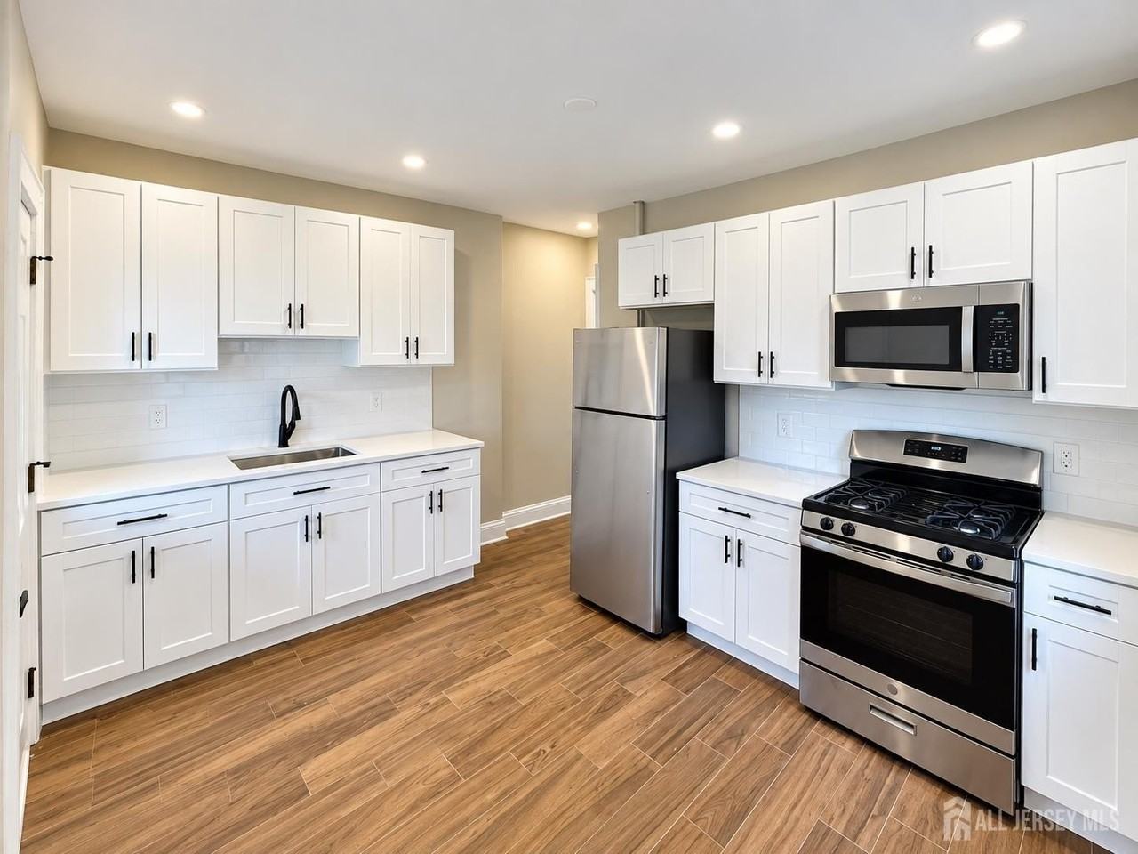 899 Port Reading Ave - Photo 2 of 10