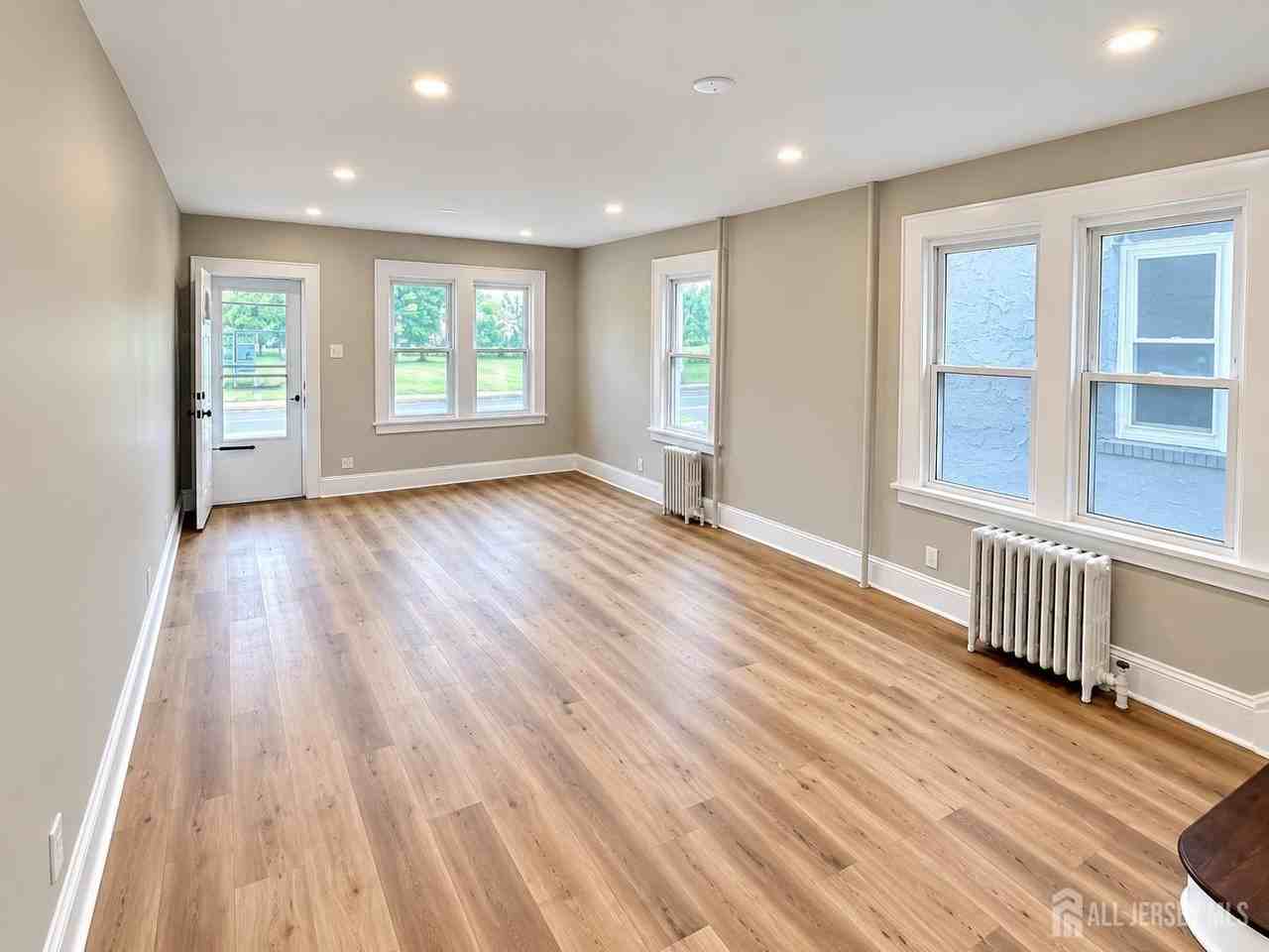 899 Port Reading Ave - Photo 3 of 10