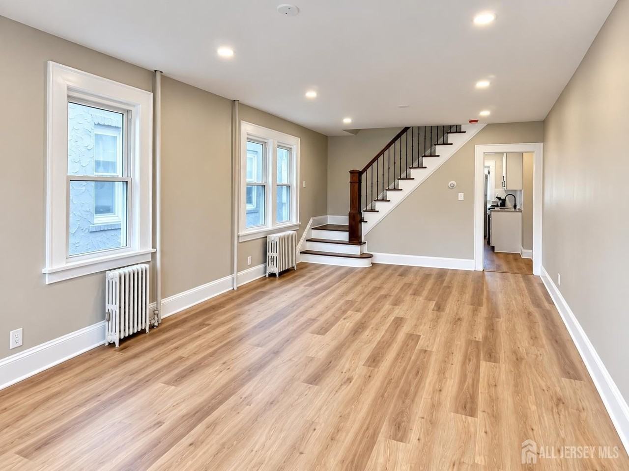 899 Port Reading Ave - Photo 4 of 10