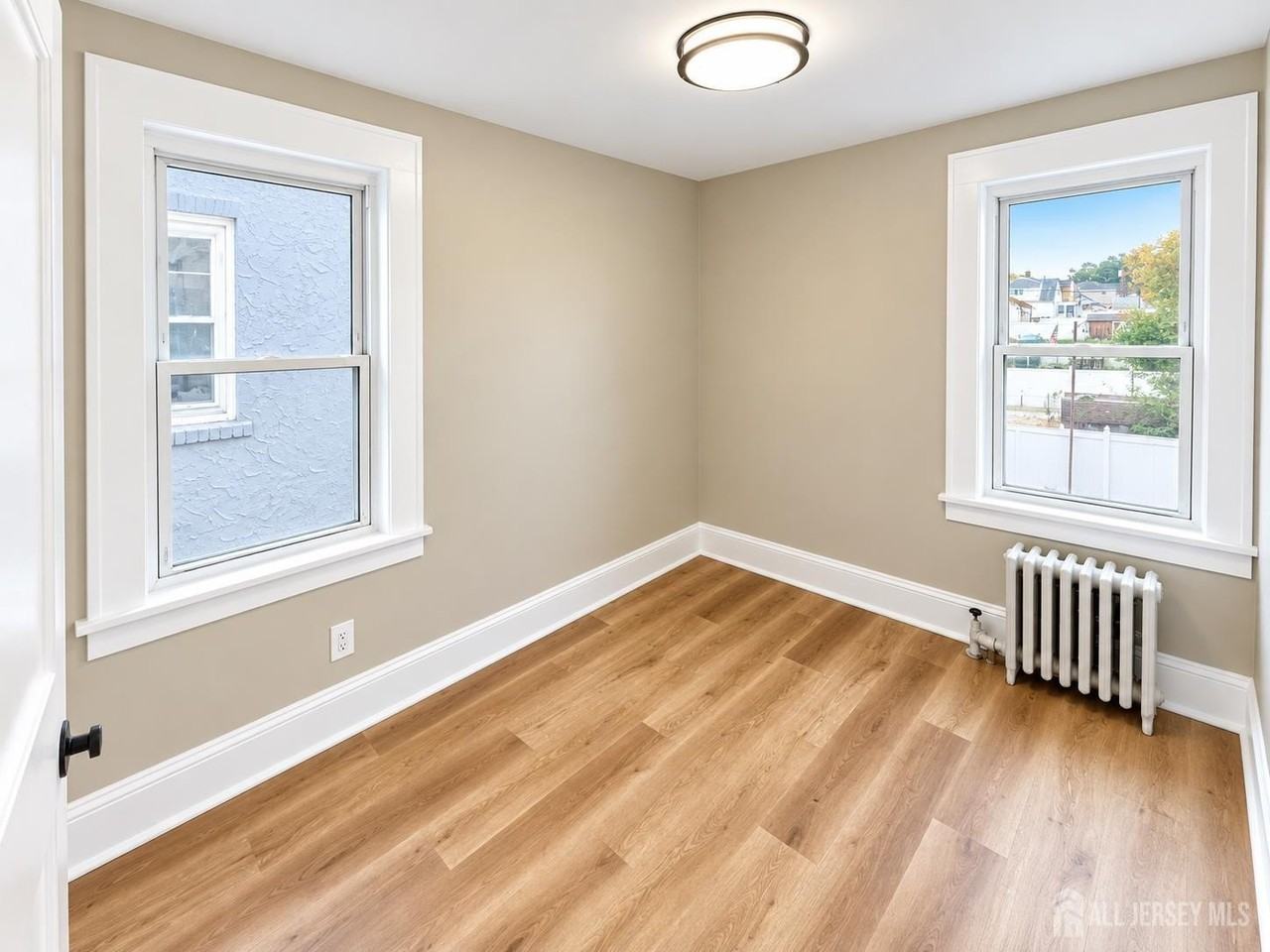899 Port Reading Ave - Photo 7 of 10