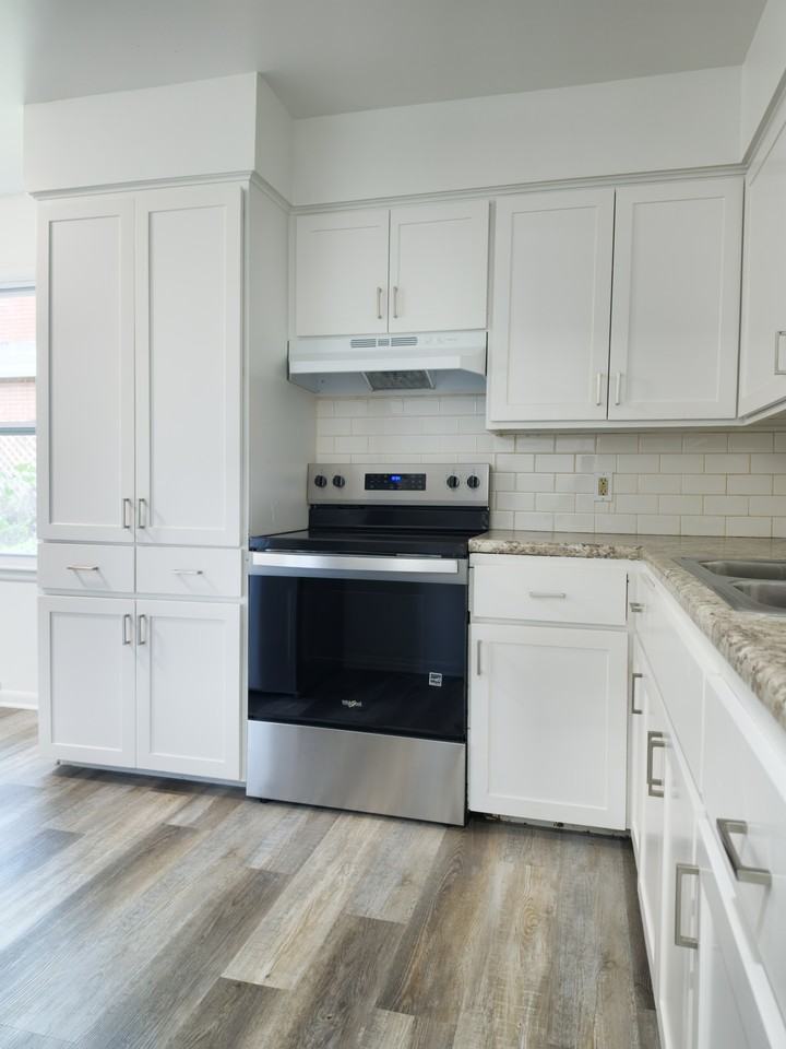 127 Lawrence St Ne #1 - Photo 4 of 9