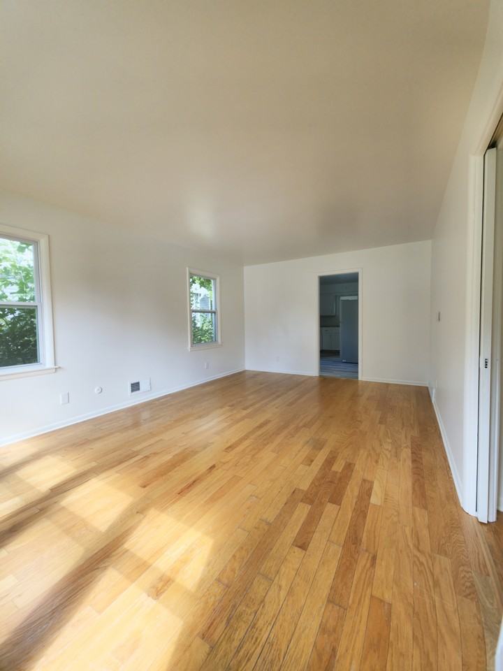 127 Lawrence St Ne #1 - Photo 5 of 9