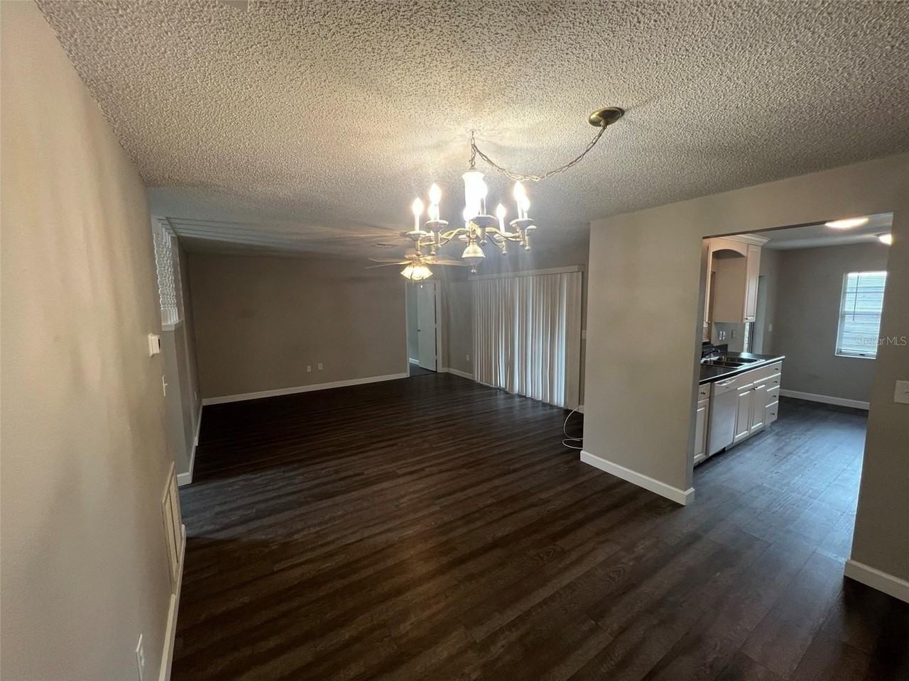 2622 Sweetland Ave - Photo 4 of 29