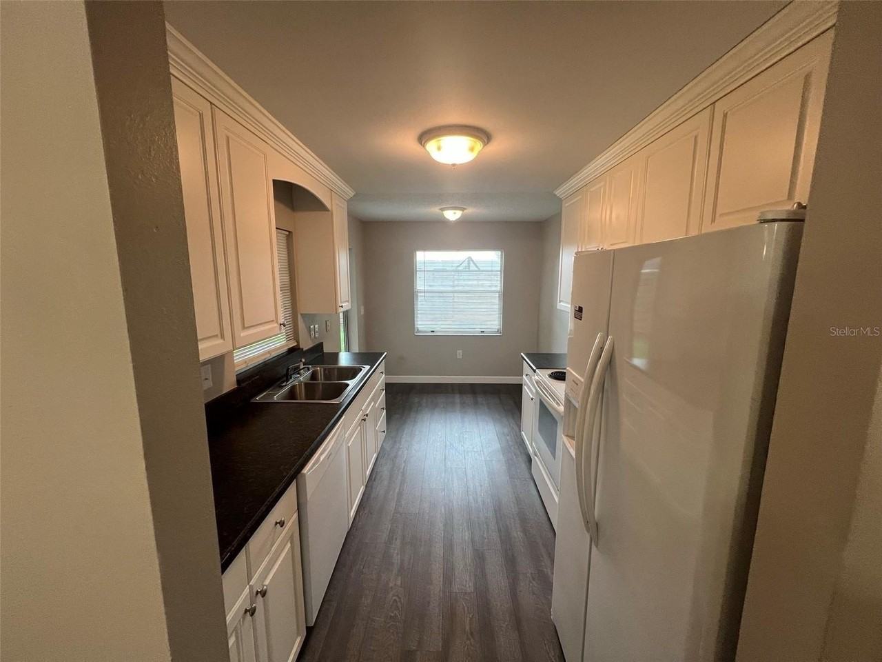 2622 Sweetland Ave - Photo 6 of 29