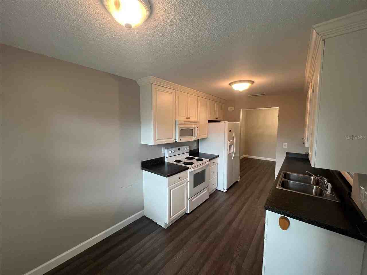 2622 Sweetland Ave - Photo 7 of 29
