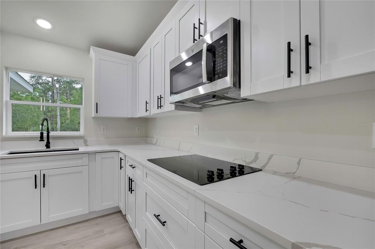 3261 W Viking Ln - Photo 7 of 18