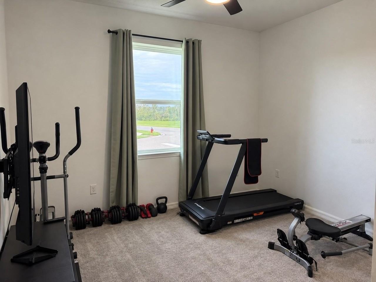 396 Helmsman Ave - Photo 5 of 30
