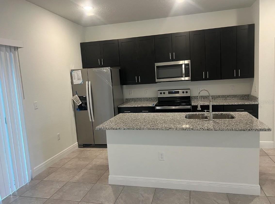 2343 W Swanson Dr - Photo 2 of 22