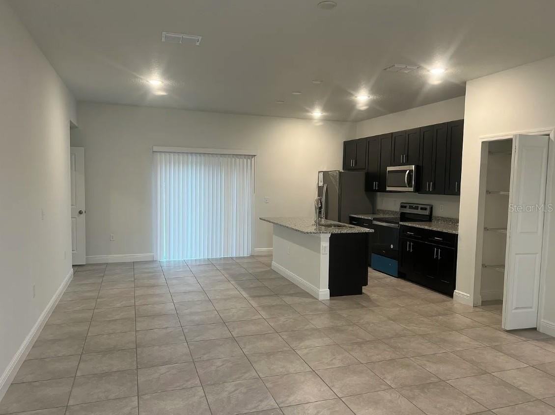 2343 W Swanson Dr - Photo 3 of 22