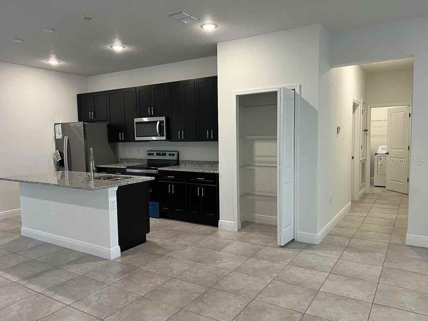 2343 W Swanson Dr - Photo 6 of 22