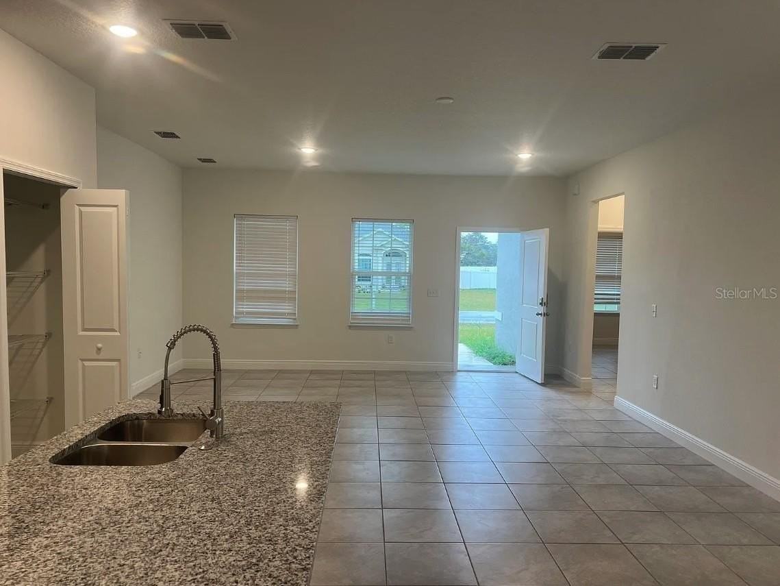 2343 W Swanson Dr - Photo 7 of 22