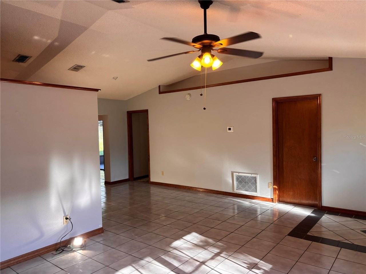 780 W Ludlum Dr - Photo 3 of 12