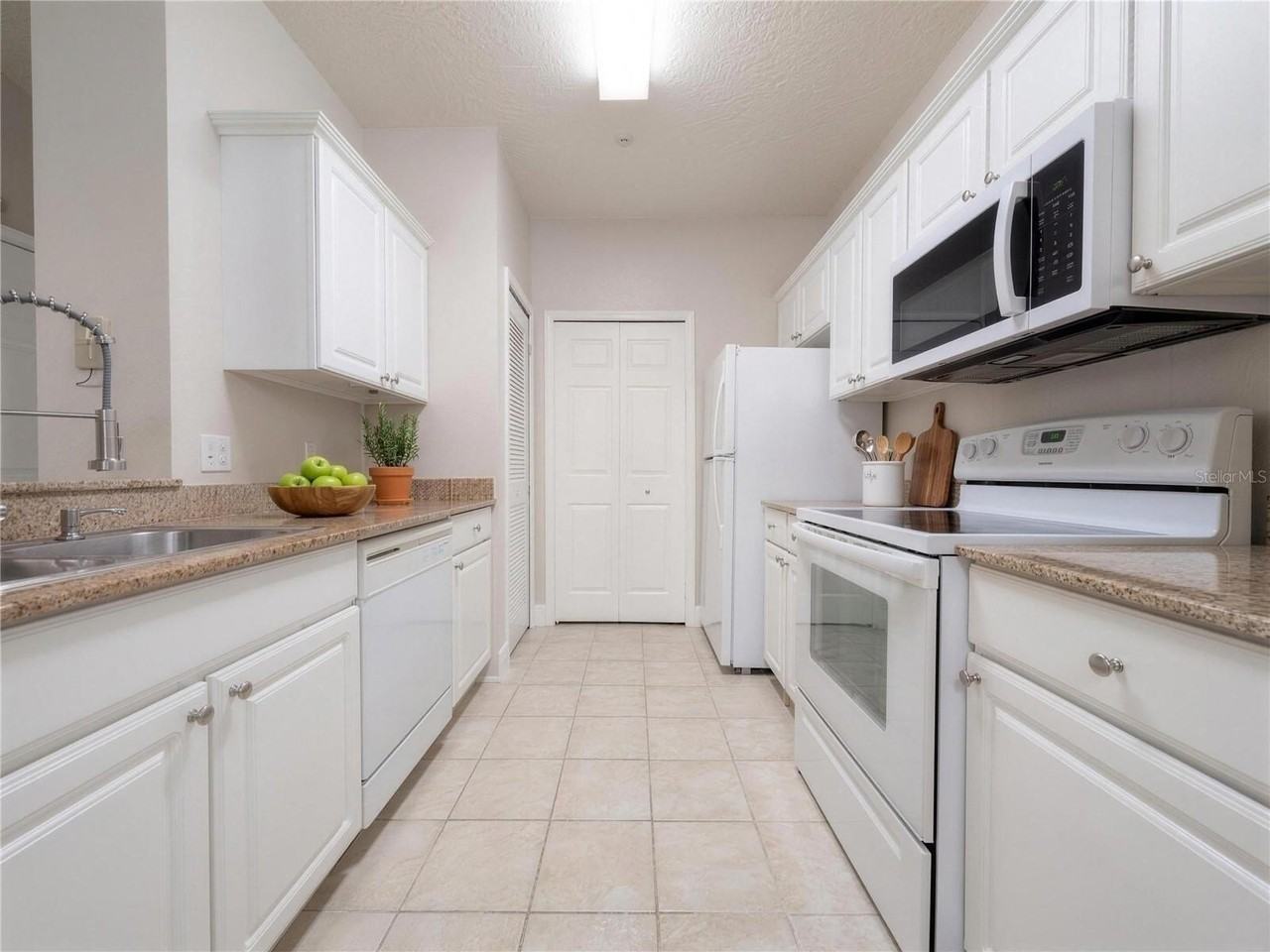 405 Southern Pecan Cir #108 - Photo 5 of 21