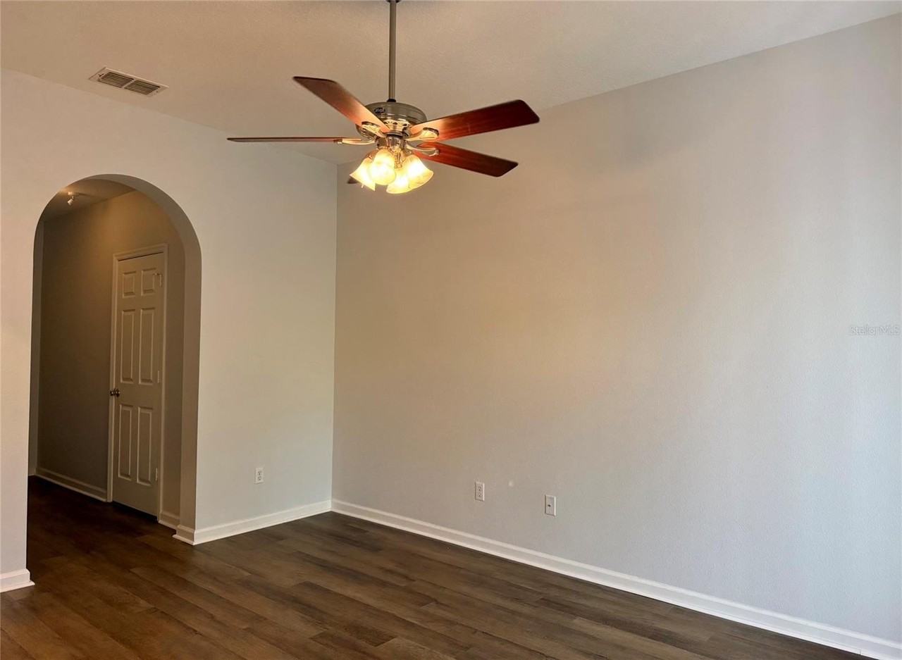 823 Pine Pointe Ln - Photo 3 of 21