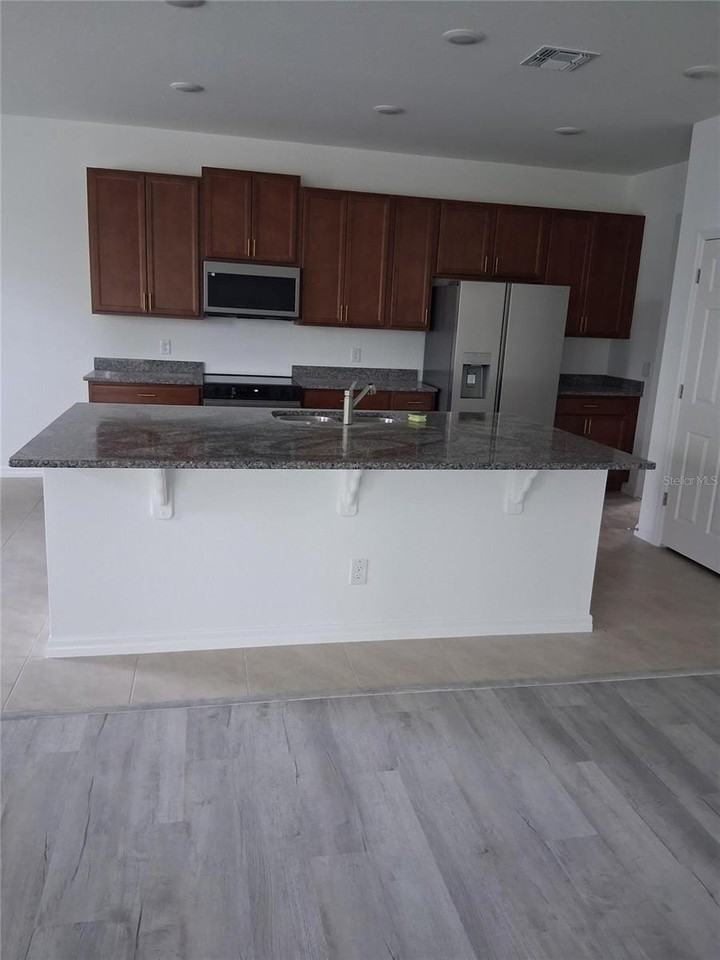 5042 Northern Dove Ave - Photo 2 of 7
