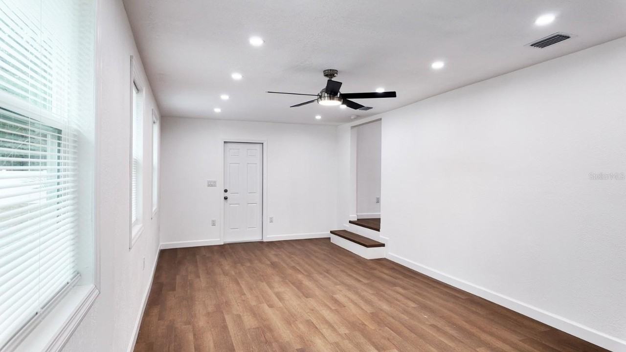2607 Ne 140th St - Photo 2 of 9