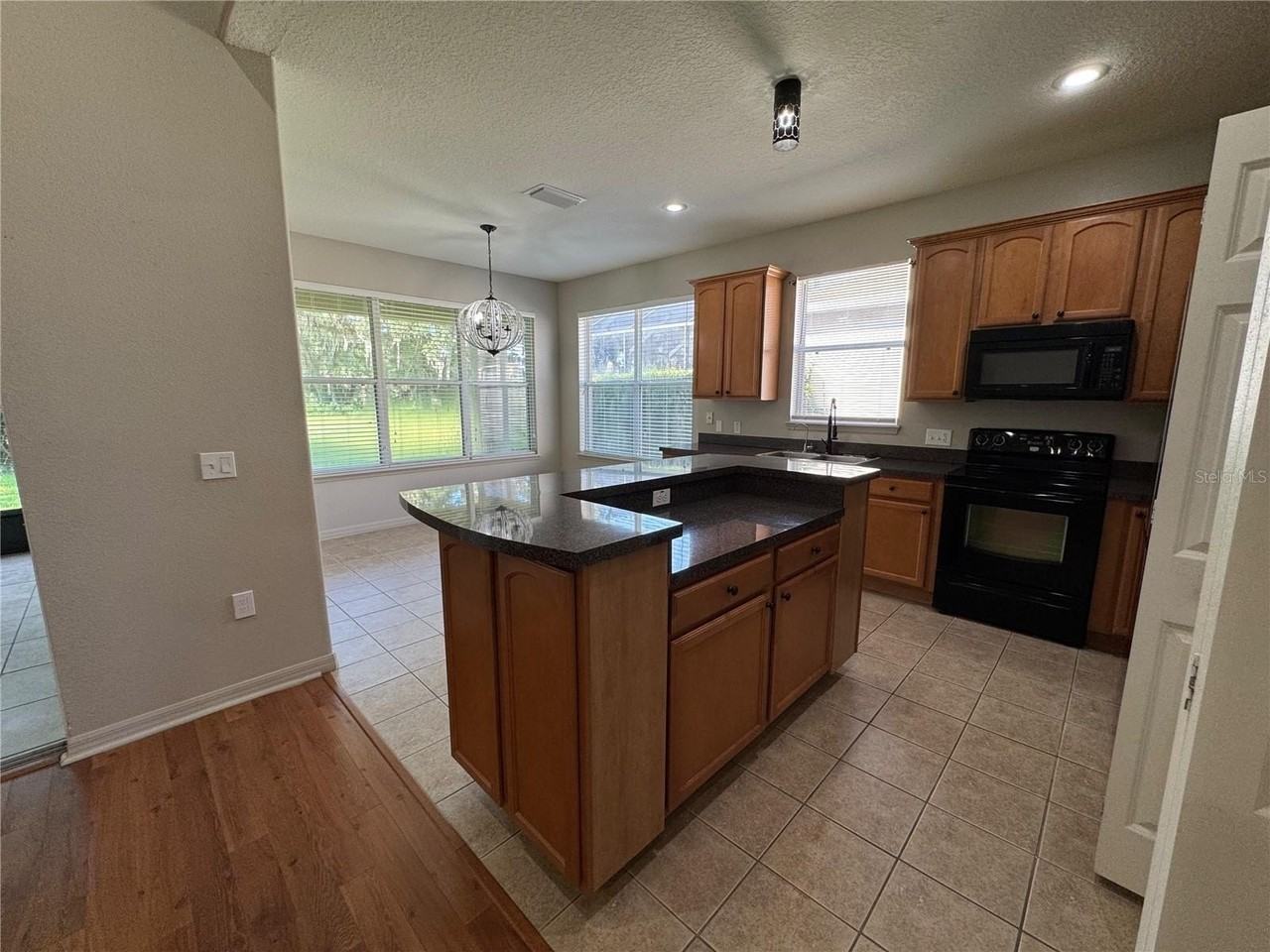 2112 Bunker View Ct - Photo 5 of 18