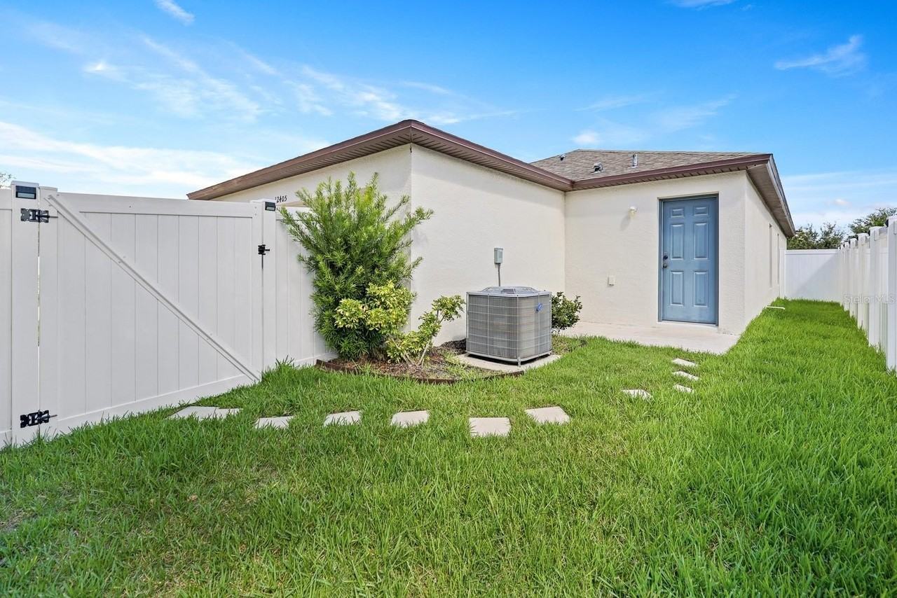 12405 Streambed Dr - Photo 5 of 26