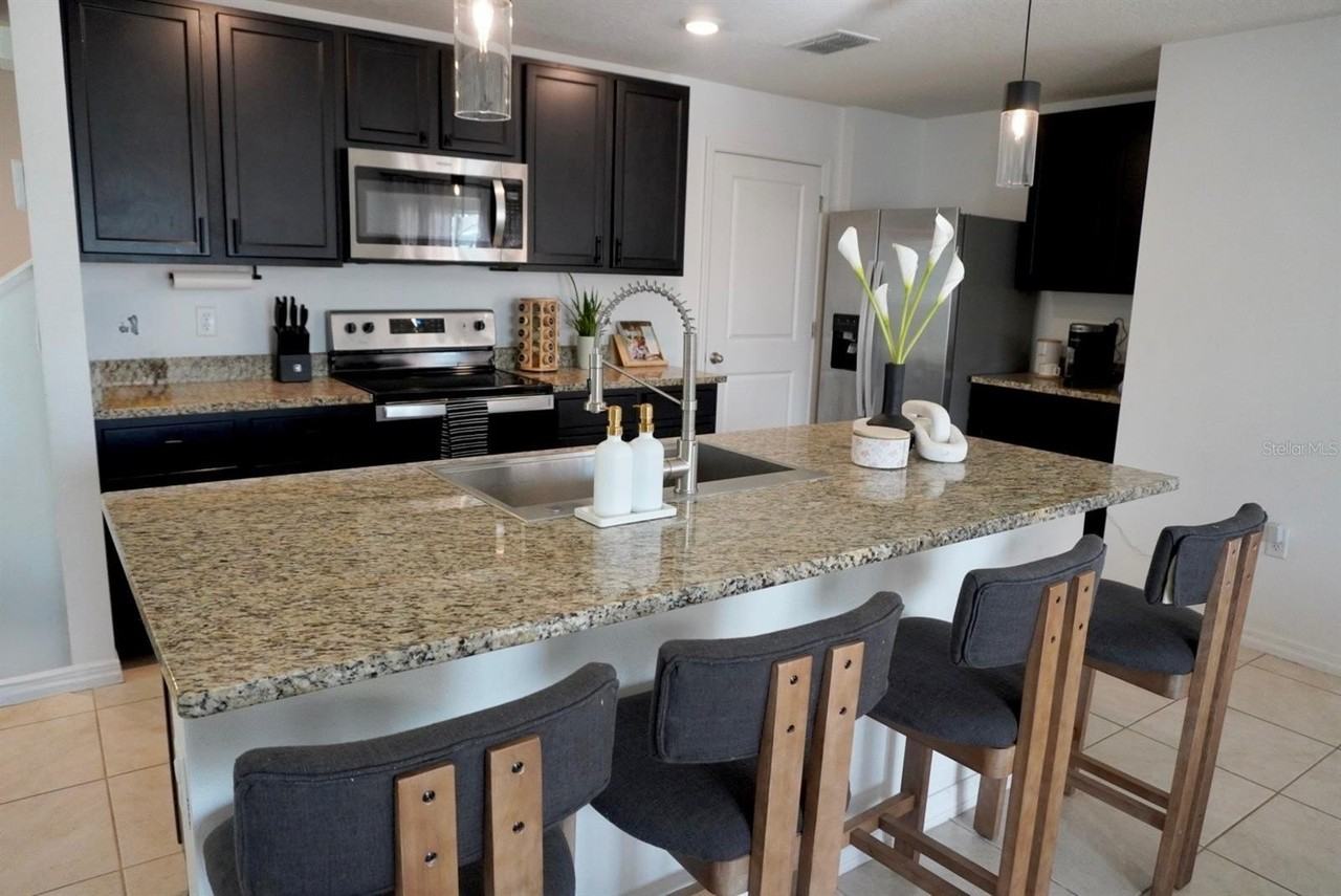 557 Olive Conch St - Photo 4 of 17