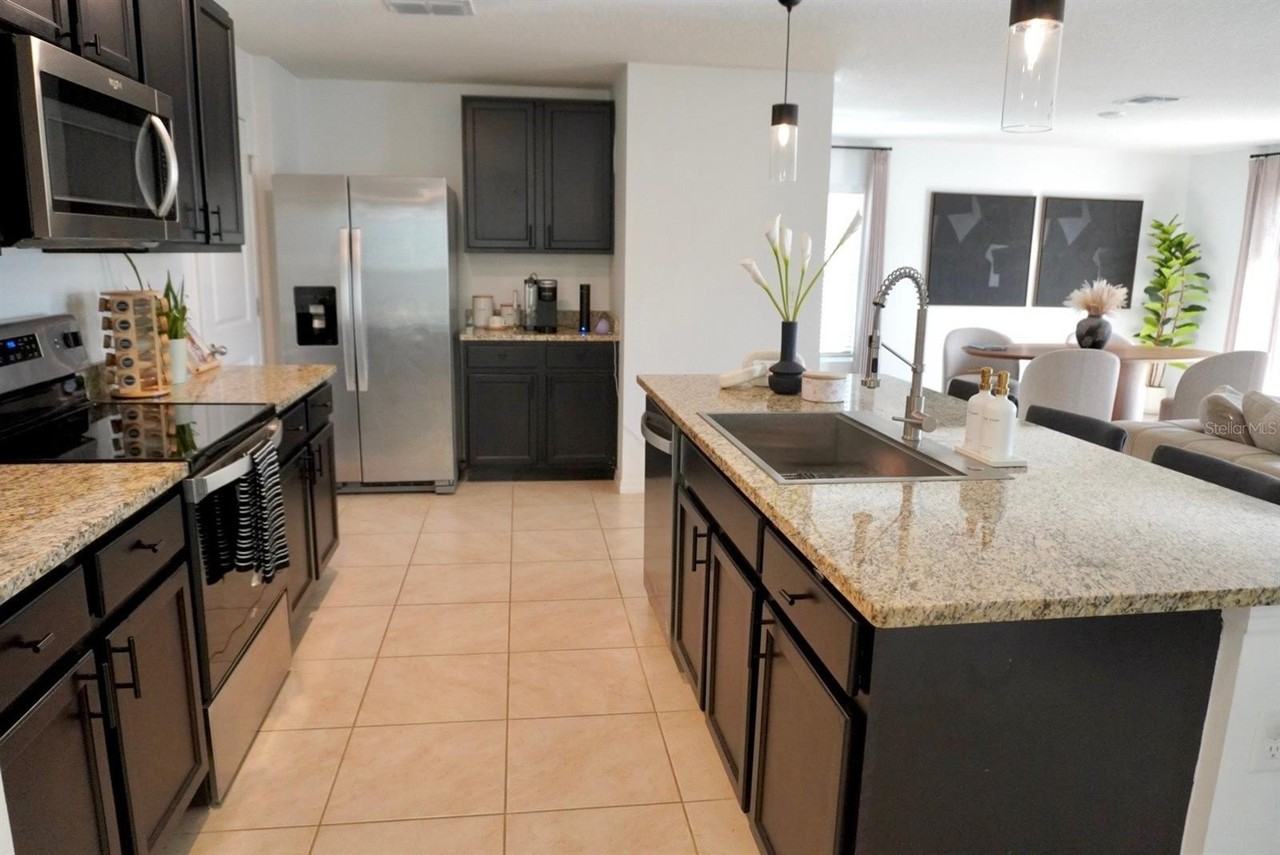 557 Olive Conch St - Photo 5 of 17