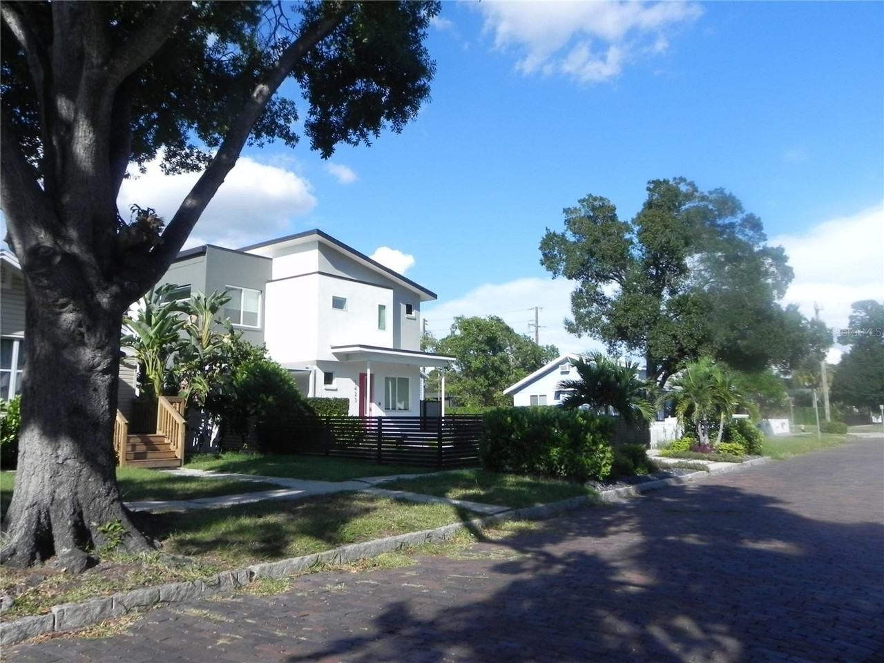 2426 2nd Ave N - Photo 3 of 4