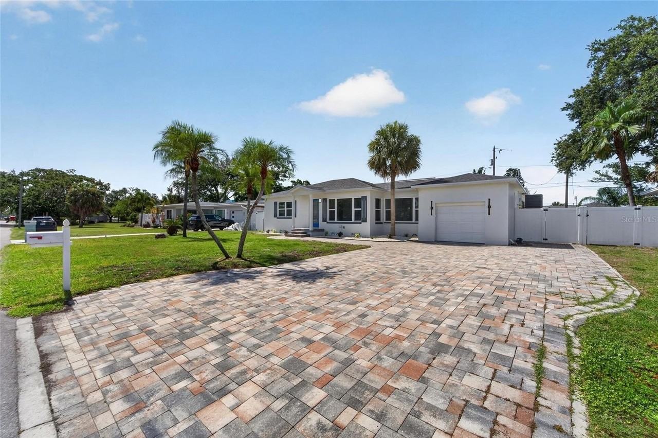 4810 Del Rio Way S - Photo 3 of 50