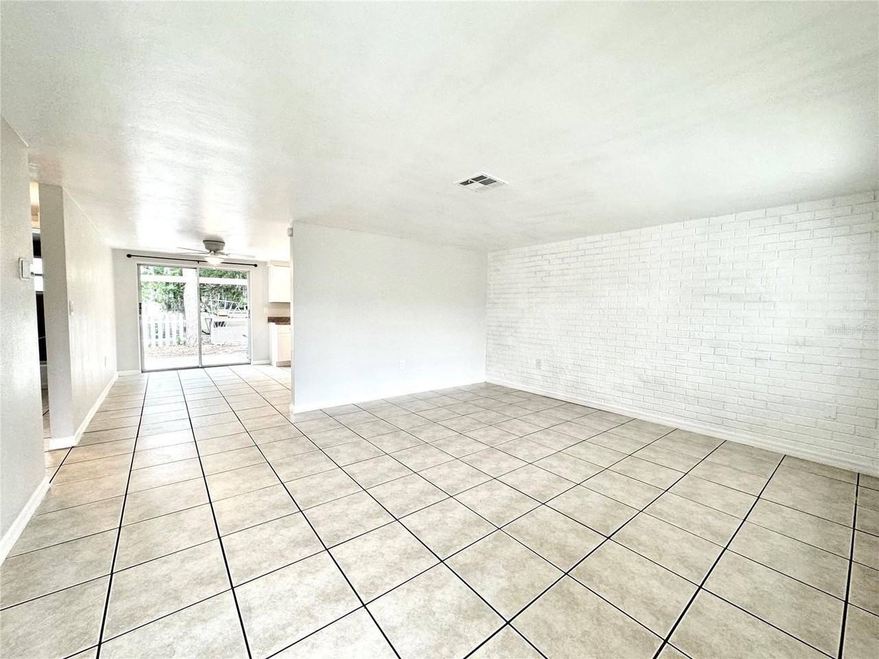 5815 Dailey Ln - Photo 4 of 23