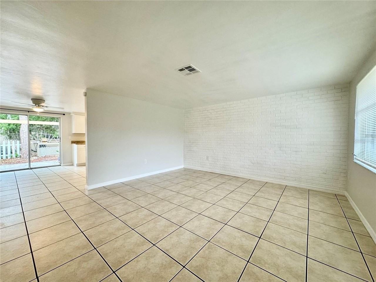 5815 Dailey Ln - Photo 5 of 23