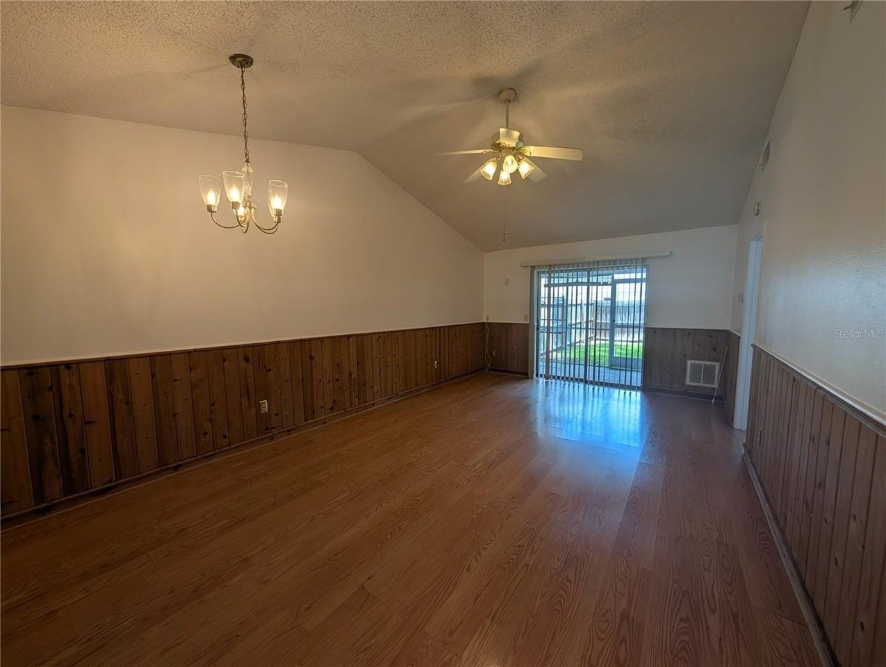 1130 Dover Ct - Photo 3 of 21