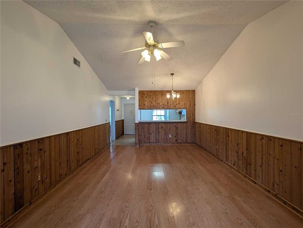 1130 Dover Ct - Photo 4 of 21