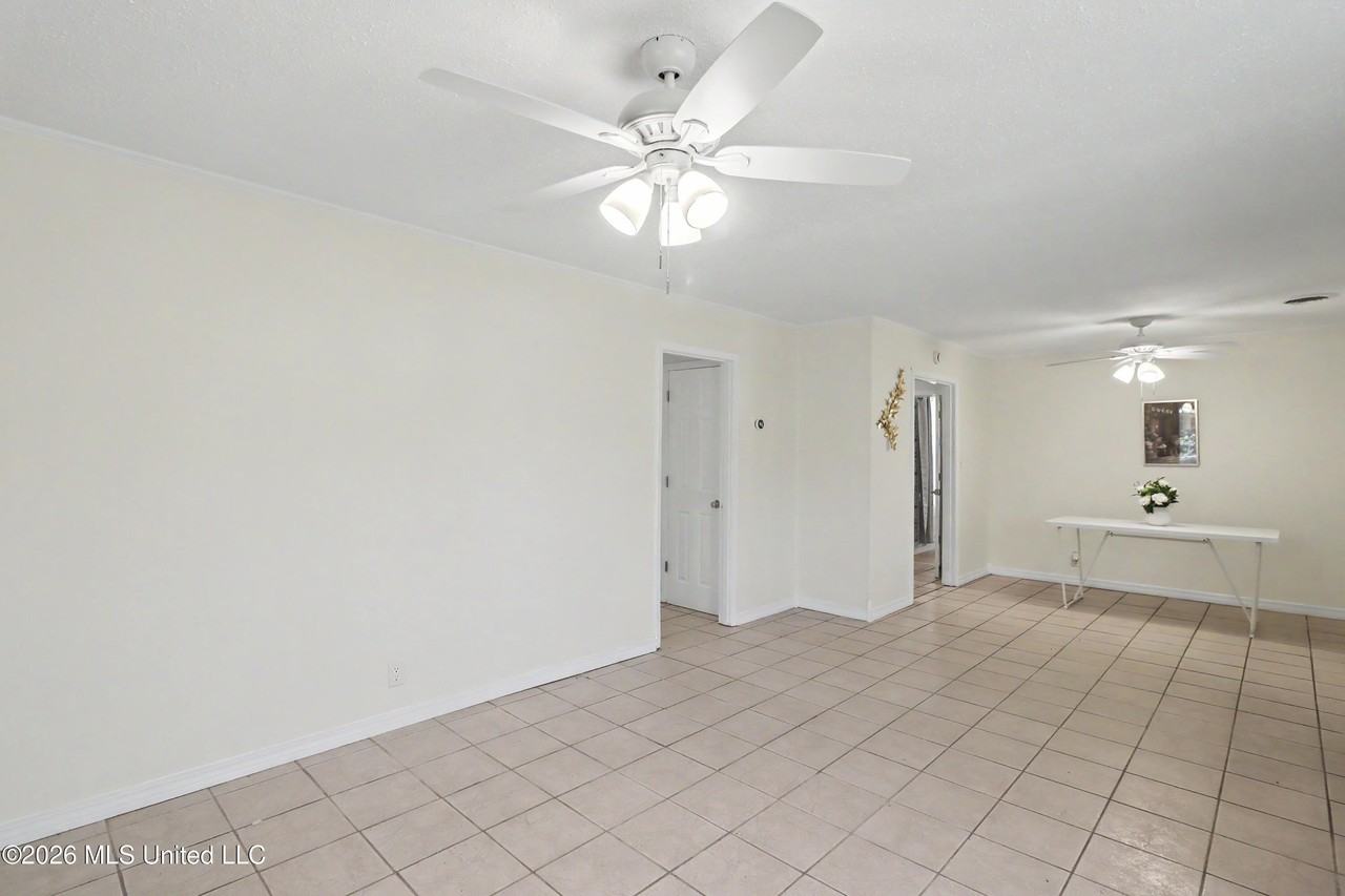 10616 Oak St - Photo 2 of 20